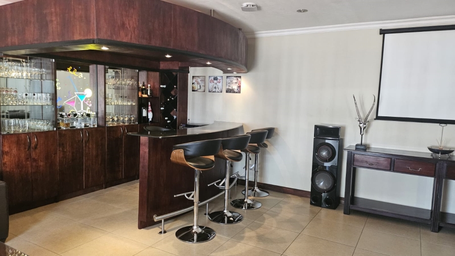 6 Bedroom Property for Sale in Three Rivers Proper Gauteng