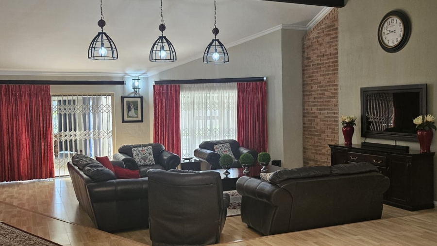 6 Bedroom Property for Sale in Three Rivers Proper Gauteng