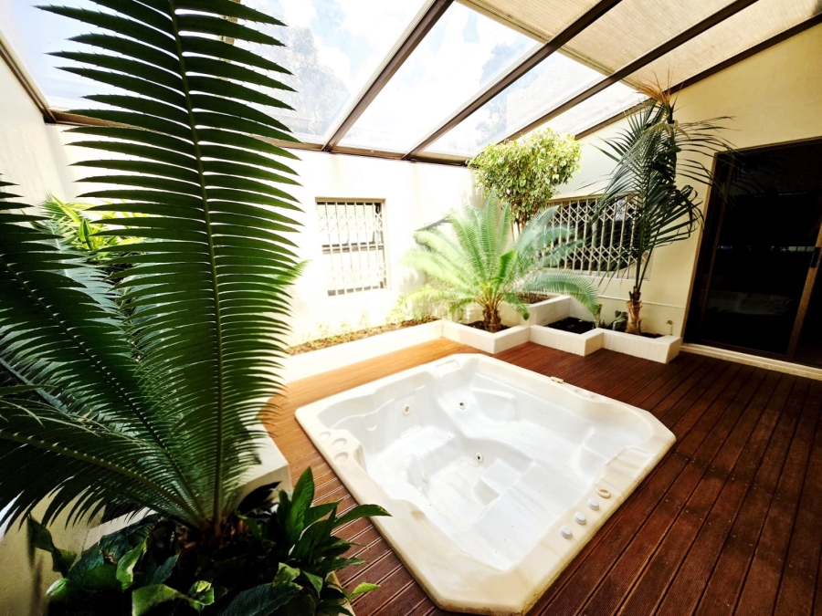 6 Bedroom Property for Sale in Three Rivers Proper Gauteng