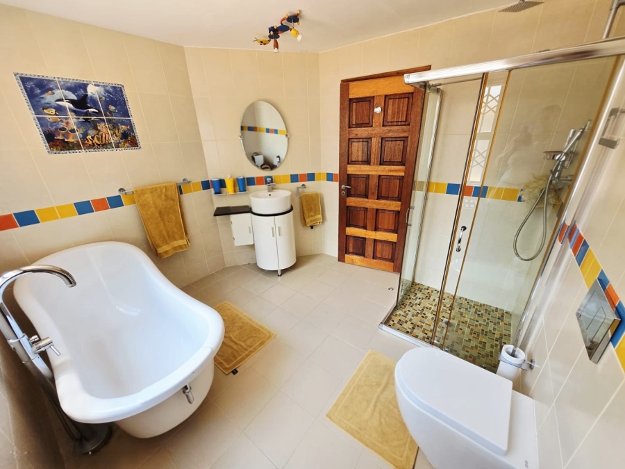6 Bedroom Property for Sale in Three Rivers Proper Gauteng