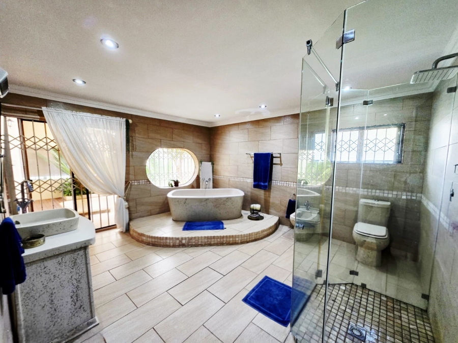 6 Bedroom Property for Sale in Three Rivers Proper Gauteng