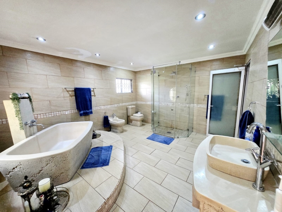 6 Bedroom Property for Sale in Three Rivers Proper Gauteng
