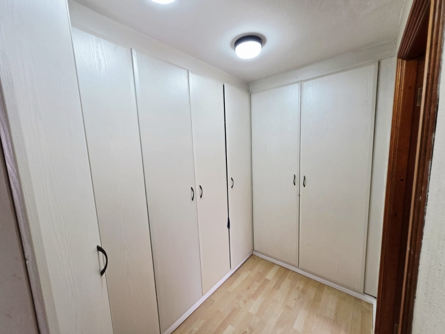 6 Bedroom Property for Sale in Three Rivers Proper Gauteng