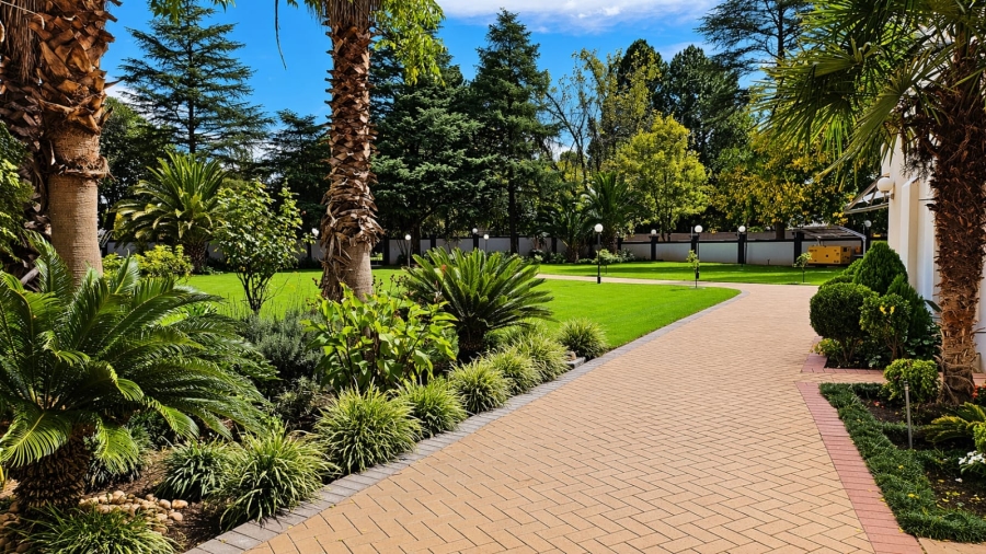 6 Bedroom Property for Sale in Three Rivers Proper Gauteng