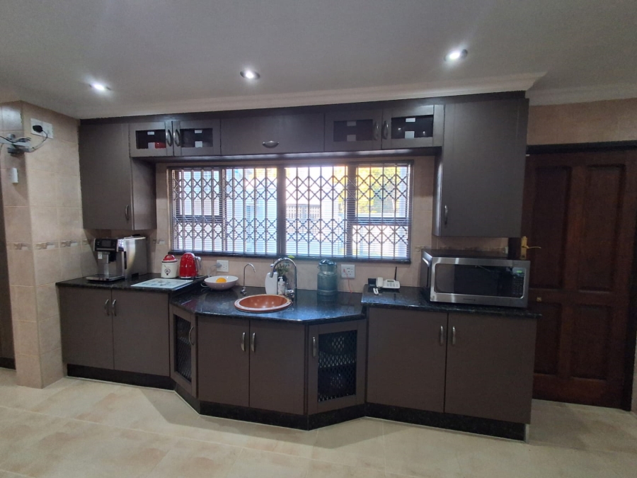 6 Bedroom Property for Sale in Three Rivers Proper Gauteng