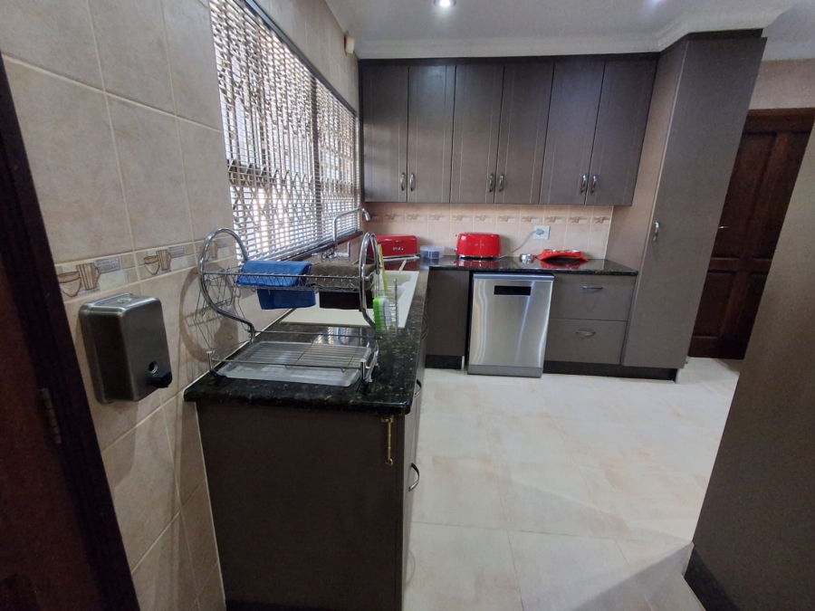 6 Bedroom Property for Sale in Three Rivers Proper Gauteng