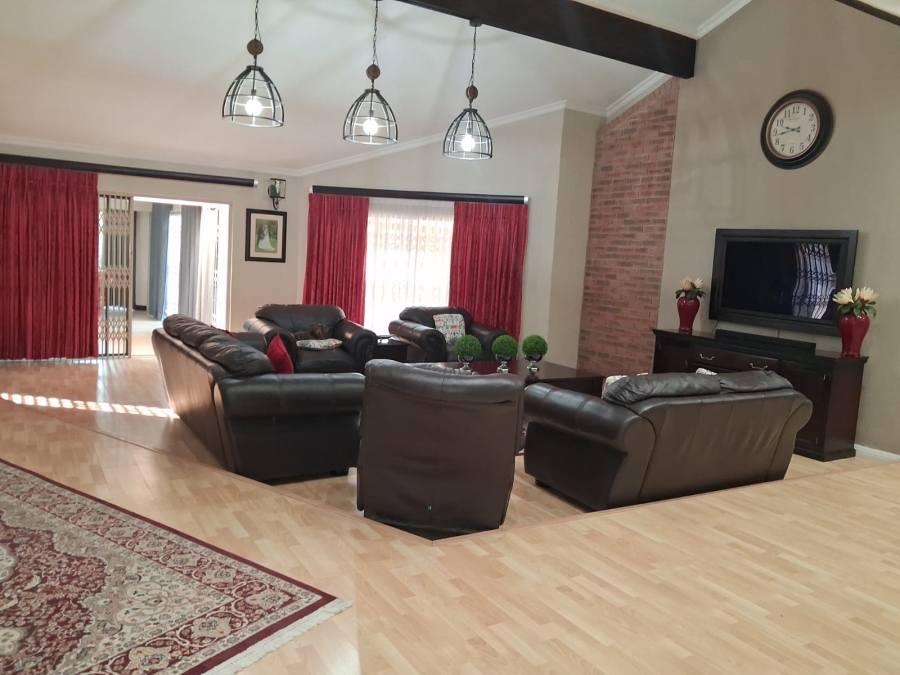 6 Bedroom Property for Sale in Three Rivers Proper Gauteng