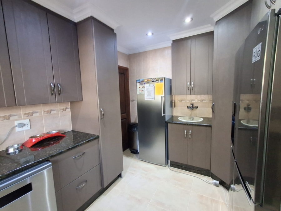 6 Bedroom Property for Sale in Three Rivers Proper Gauteng