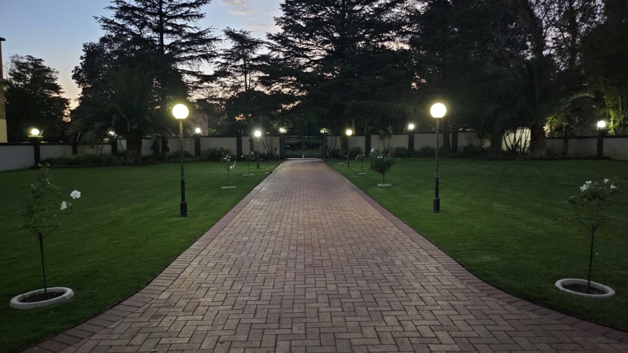 6 Bedroom Property for Sale in Three Rivers Proper Gauteng