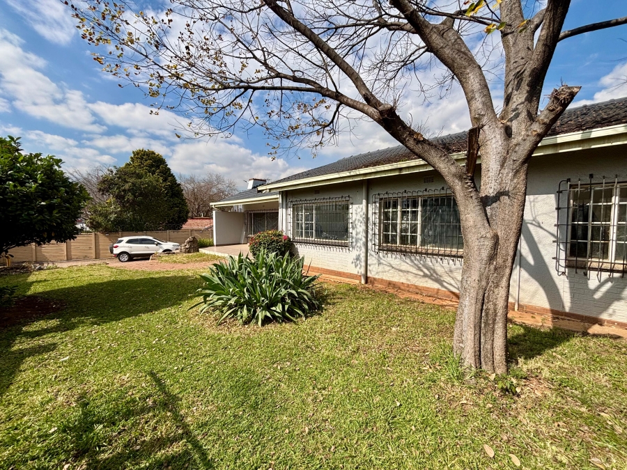 To Let 3 Bedroom Property for Rent in Blairgowrie Gauteng