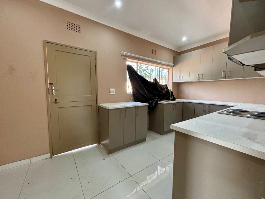 To Let 3 Bedroom Property for Rent in Blairgowrie Gauteng