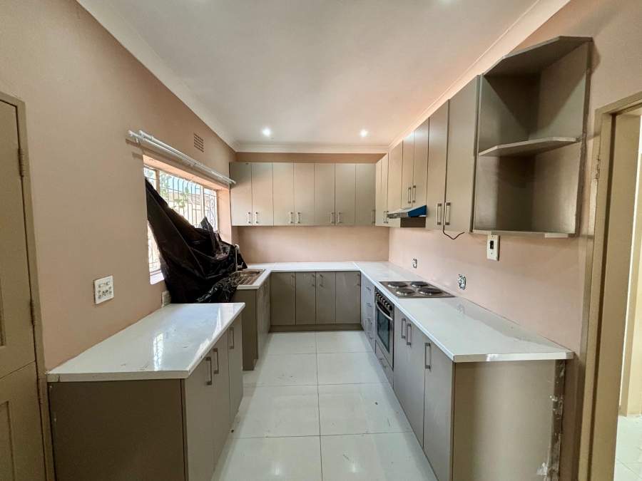 To Let 3 Bedroom Property for Rent in Blairgowrie Gauteng