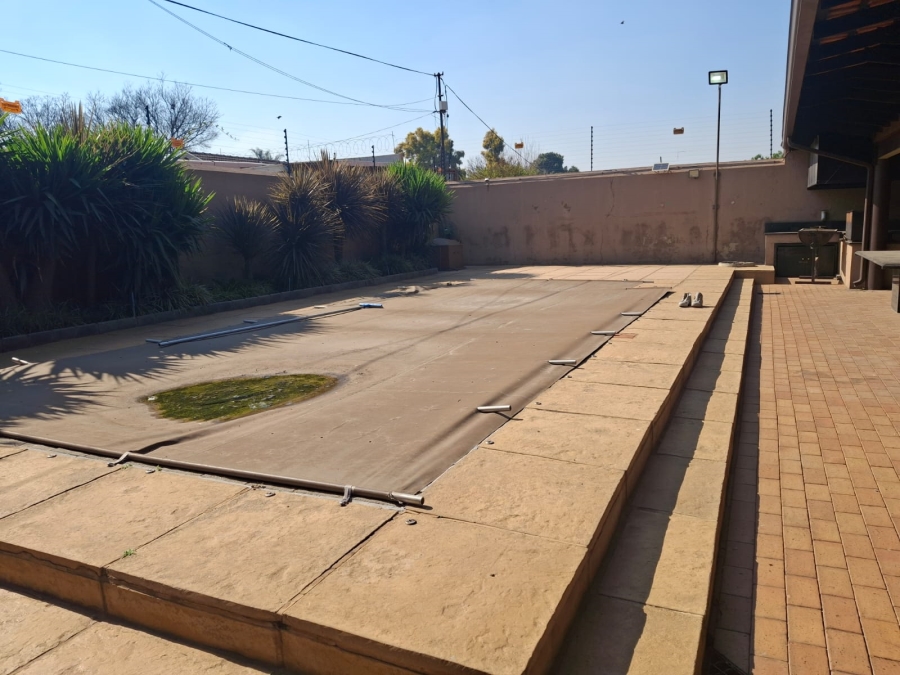 5 Bedroom Property for Sale in Eveleigh Gauteng