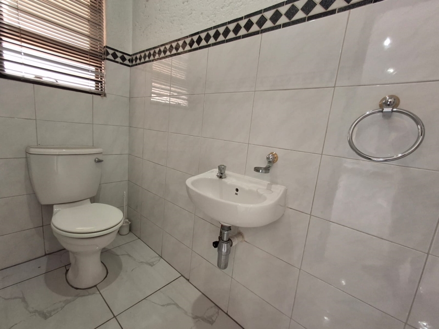 5 Bedroom Property for Sale in Eveleigh Gauteng