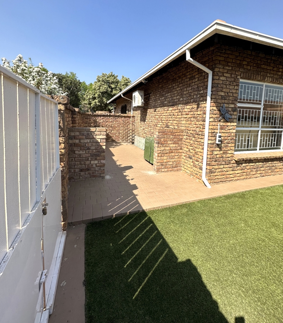 3 Bedroom Property for Sale in Faerie Glen Gauteng