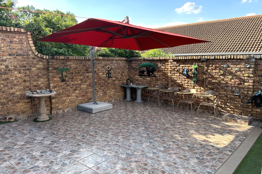 3 Bedroom Property for Sale in Faerie Glen Gauteng