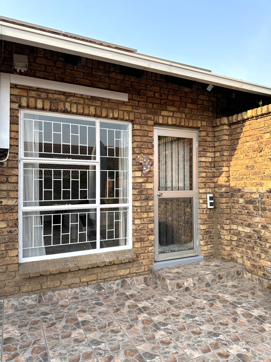 3 Bedroom Property for Sale in Faerie Glen Gauteng