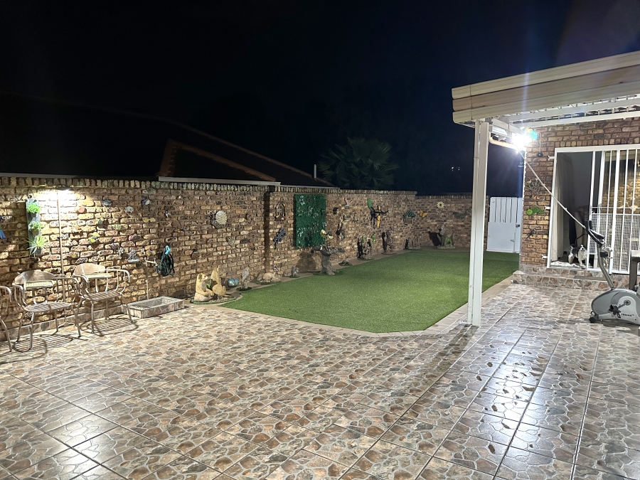3 Bedroom Property for Sale in Faerie Glen Gauteng