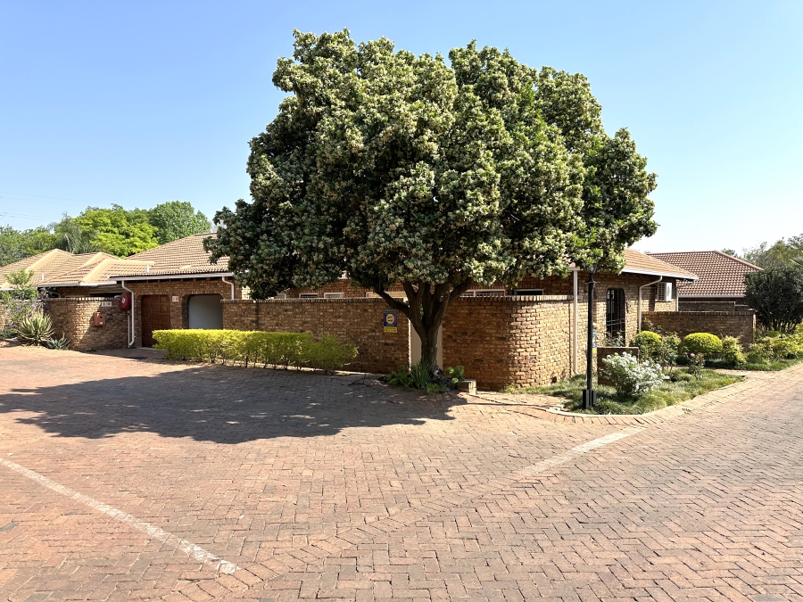 3 Bedroom Property for Sale in Faerie Glen Gauteng