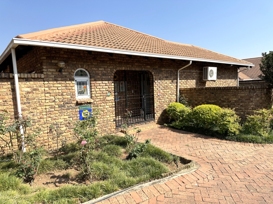 3 Bedroom Property for Sale in Faerie Glen Gauteng