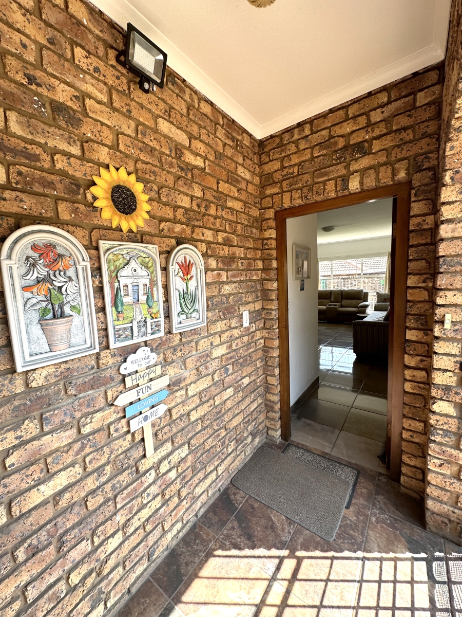 3 Bedroom Property for Sale in Faerie Glen Gauteng