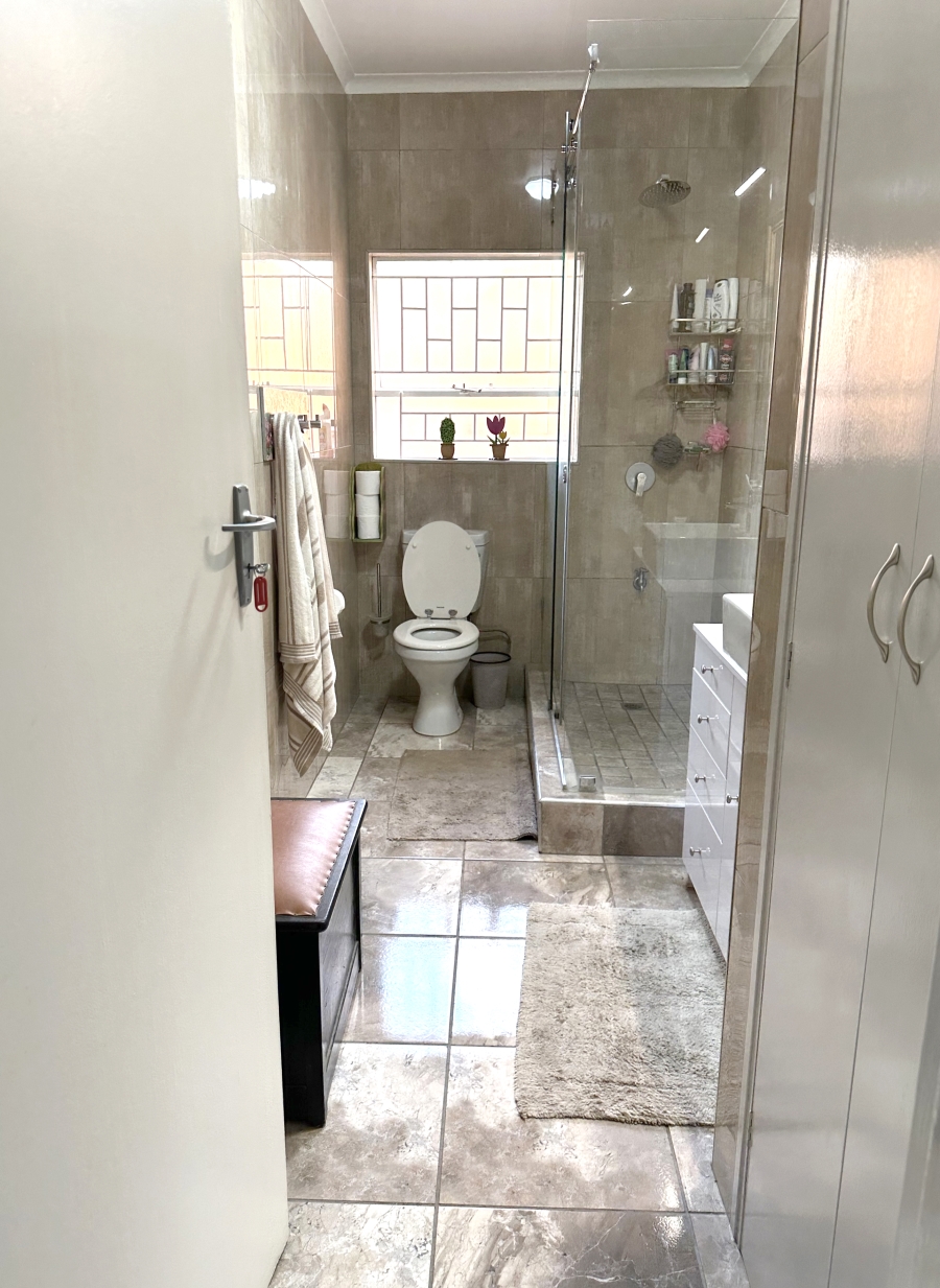 3 Bedroom Property for Sale in Faerie Glen Gauteng