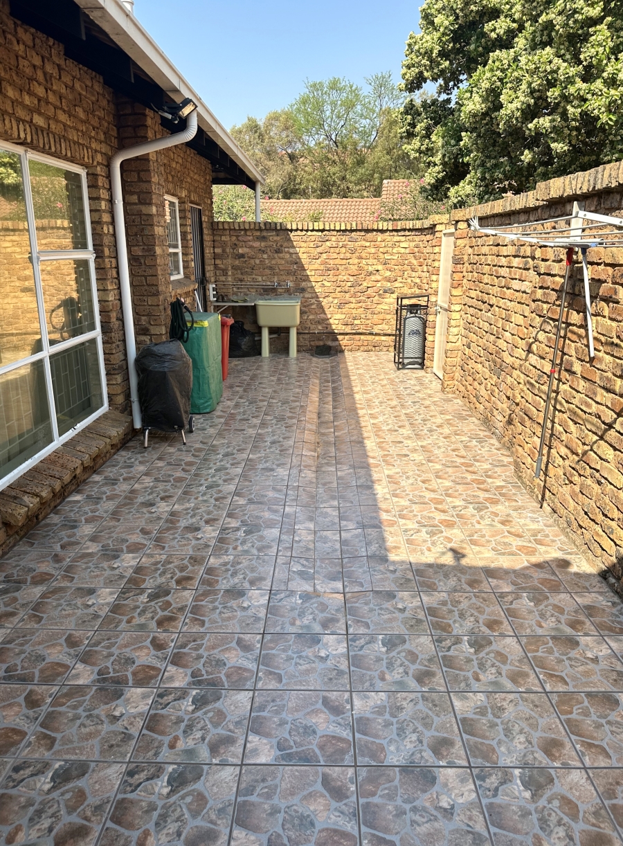 3 Bedroom Property for Sale in Faerie Glen Gauteng