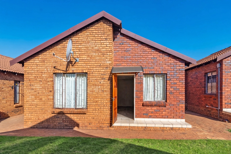 2 Bedroom Property for Sale in Protea Glen Gauteng