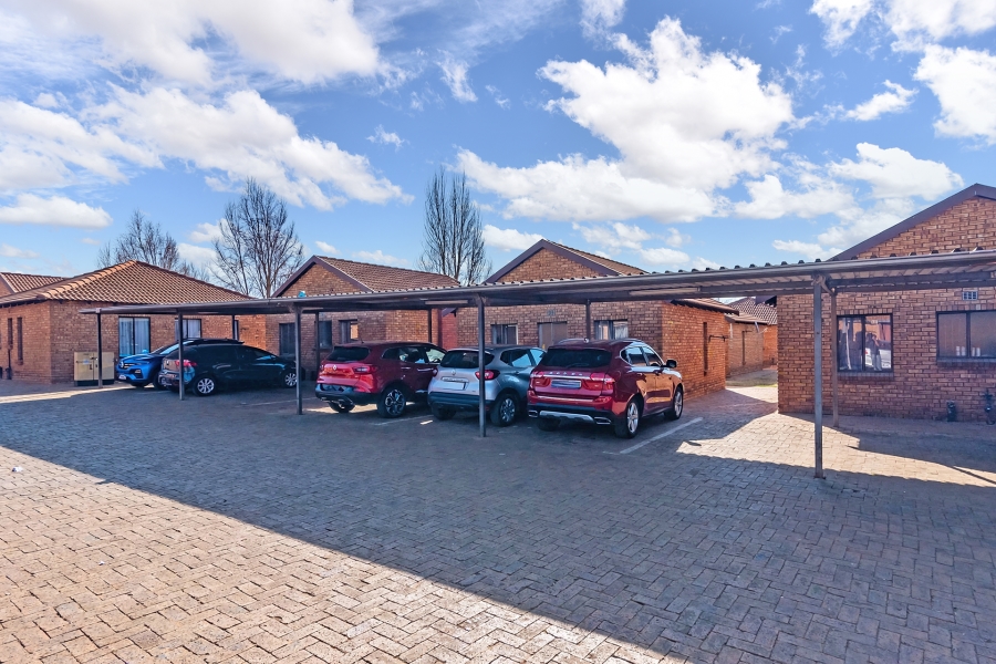 2 Bedroom Property for Sale in Protea Glen Gauteng