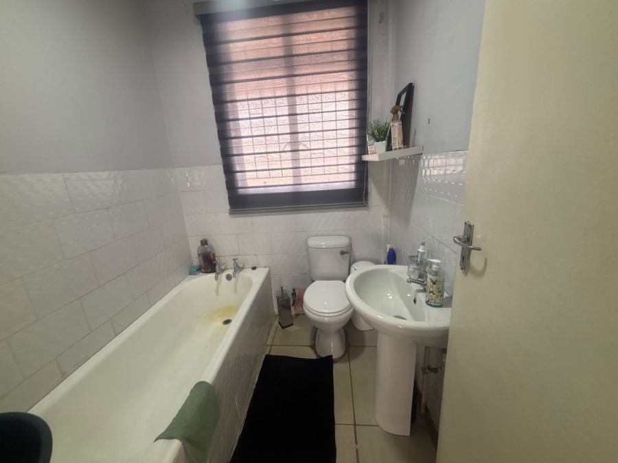 2 Bedroom Property for Sale in Vanderbijlpark Cw 6 Gauteng