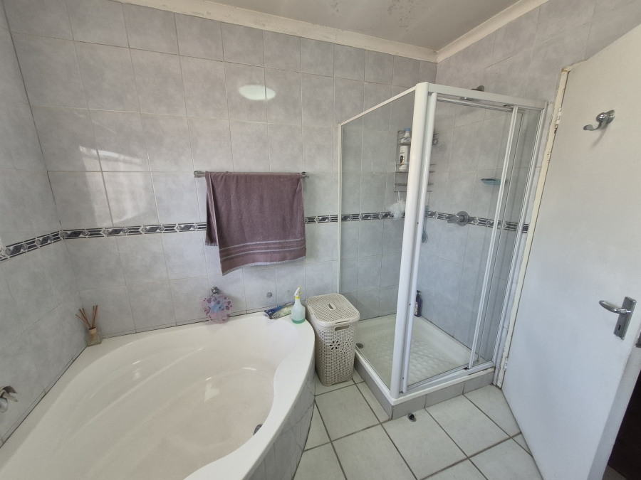 4 Bedroom Property for Sale in Brackendowns Gauteng