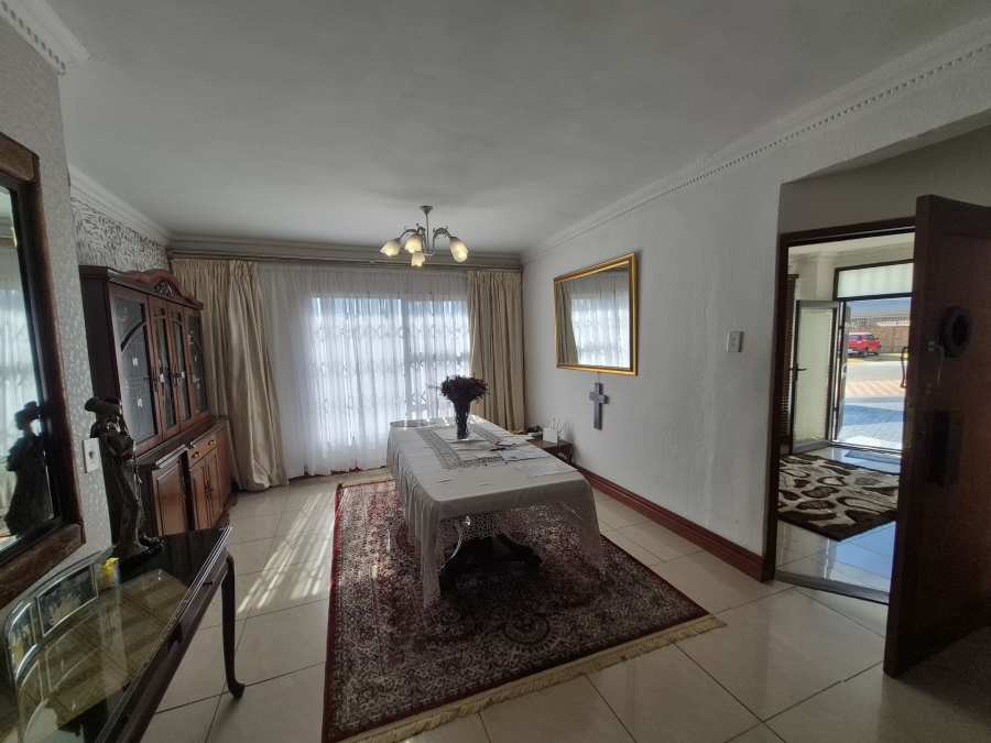 4 Bedroom Property for Sale in Brackendowns Gauteng