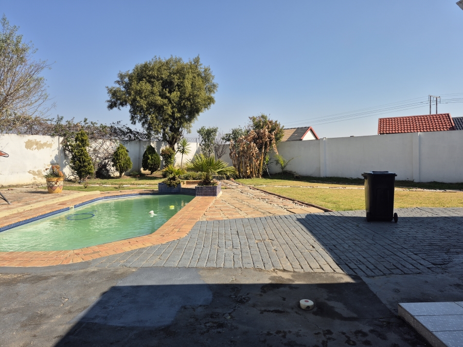 4 Bedroom Property for Sale in Brackendowns Gauteng
