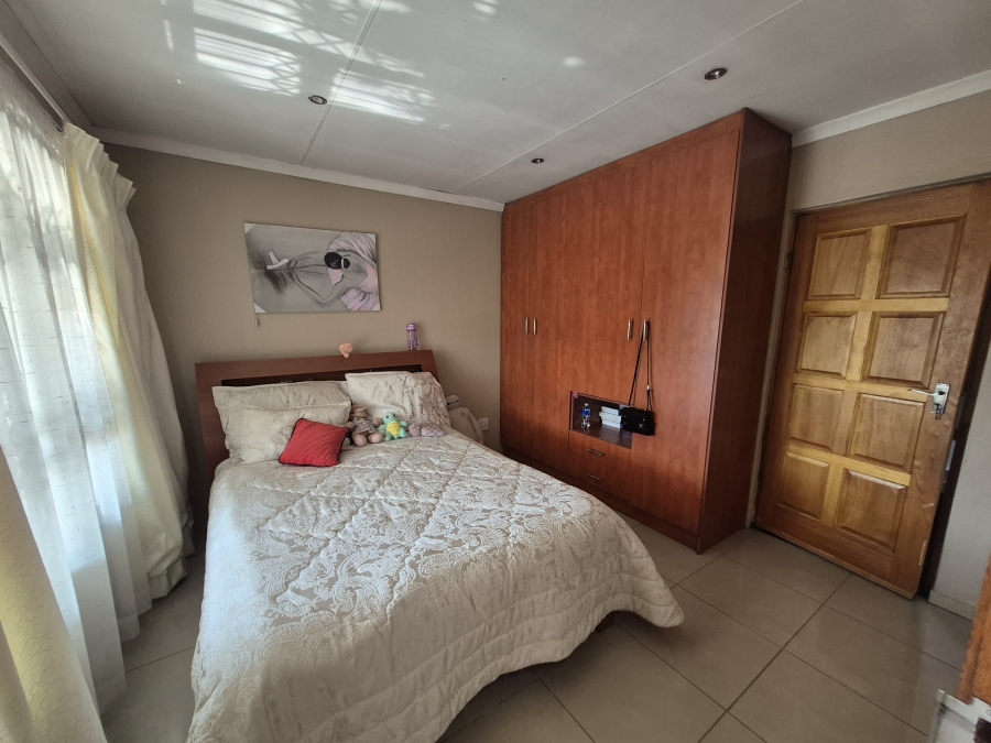 4 Bedroom Property for Sale in Brackendowns Gauteng