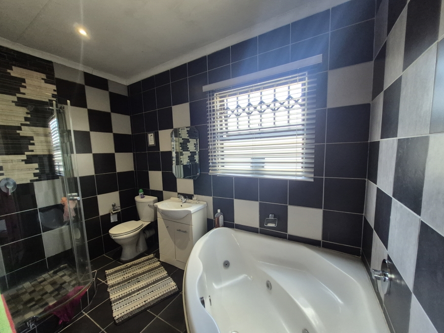 4 Bedroom Property for Sale in Brackendowns Gauteng