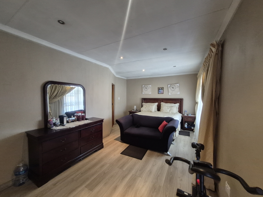 4 Bedroom Property for Sale in Brackendowns Gauteng