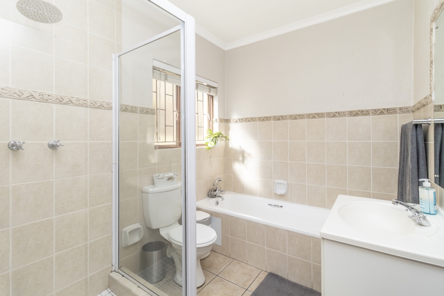 2 Bedroom Property for Sale in Sunninghill Gauteng
