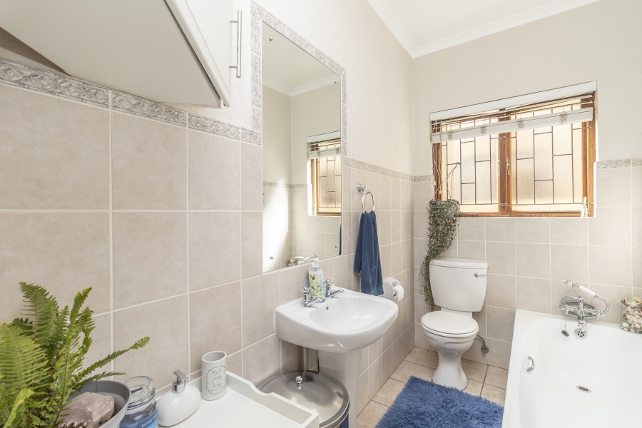 2 Bedroom Property for Sale in Sunninghill Gauteng