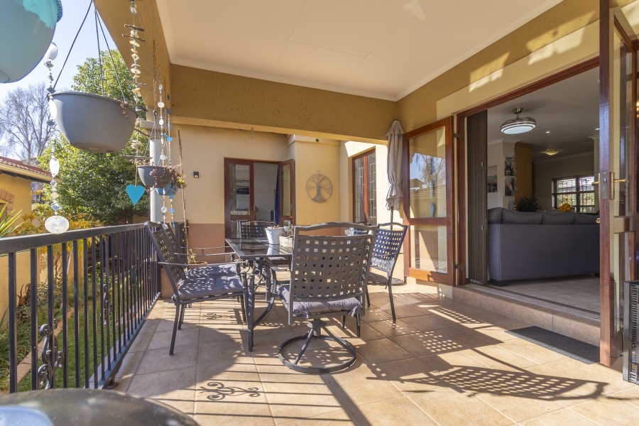 2 Bedroom Property for Sale in Sunninghill Gauteng