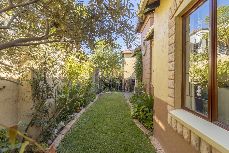2 Bedroom Property for Sale in Sunninghill Gauteng