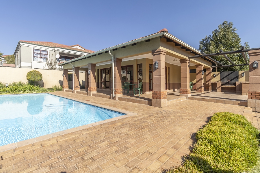 2 Bedroom Property for Sale in Sunninghill Gauteng