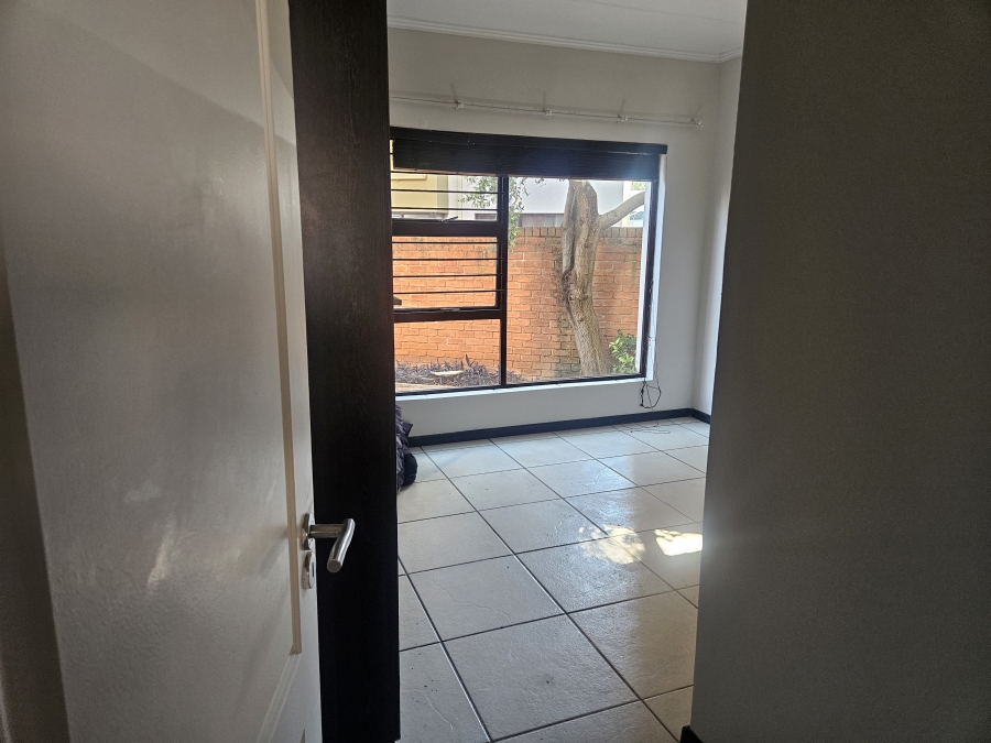 2 Bedroom Property for Sale in Douglasdale Gauteng