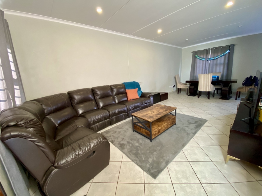 4 Bedroom Property for Sale in Lotus Gardens Gauteng