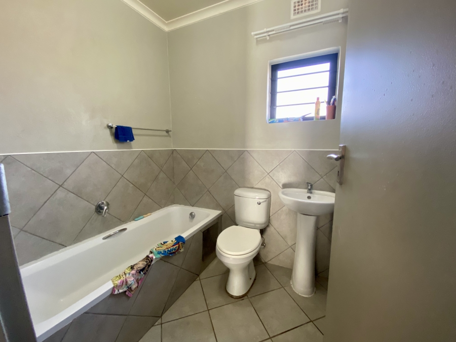 4 Bedroom Property for Sale in Lotus Gardens Gauteng