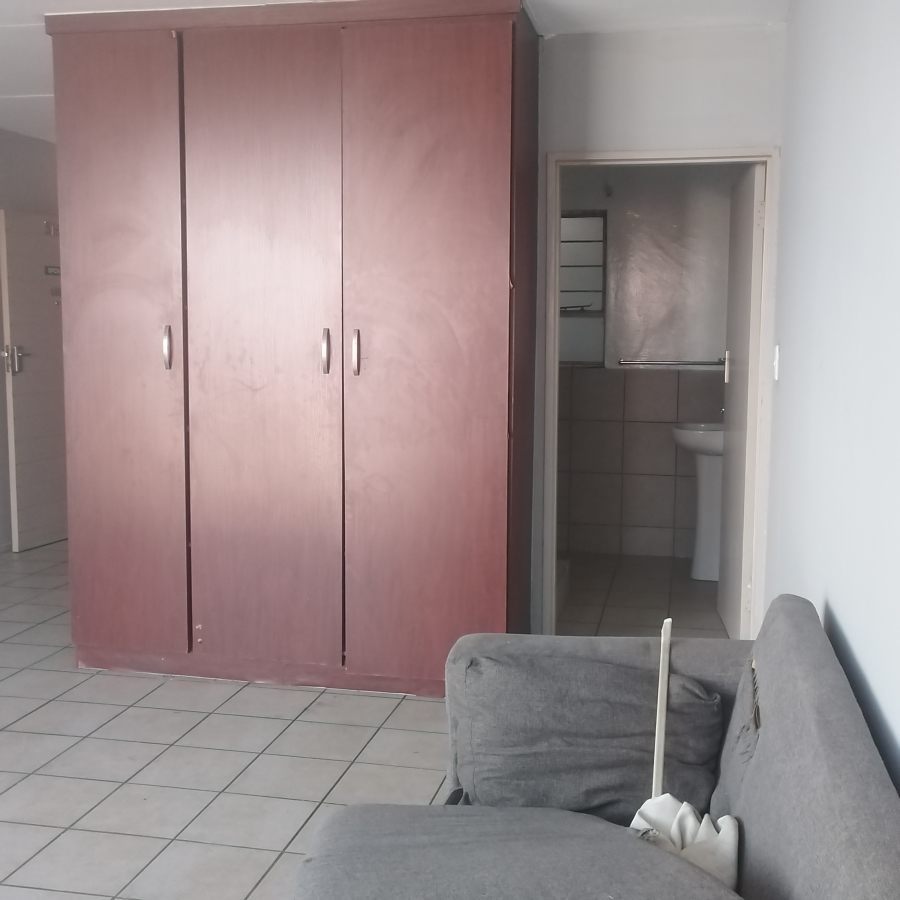 To Let 1 Bedroom Property for Rent in Braamfontein Werf Gauteng