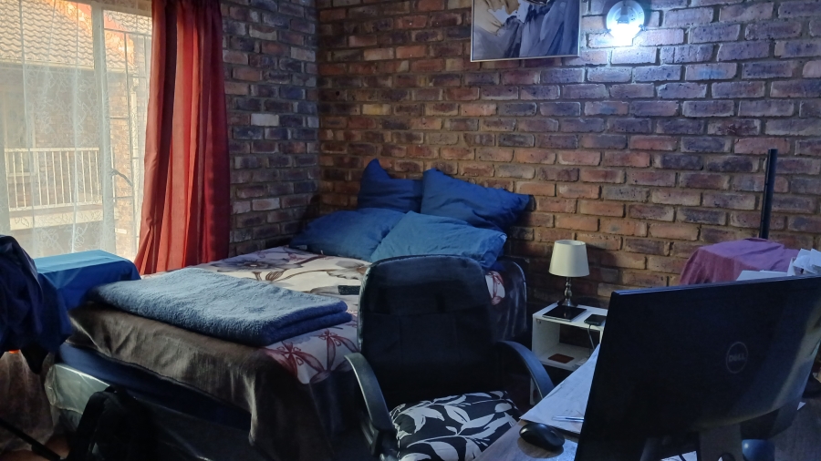 2 Bedroom Property for Sale in Elspark Gauteng