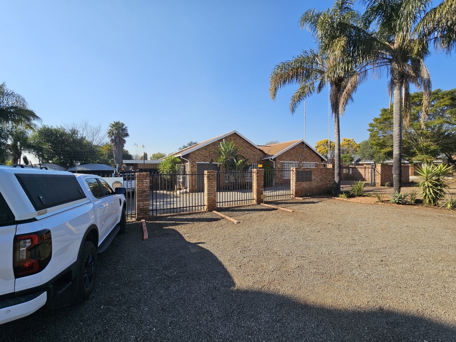 To Let Commercial Property for Rent in Wierda Park Gauteng