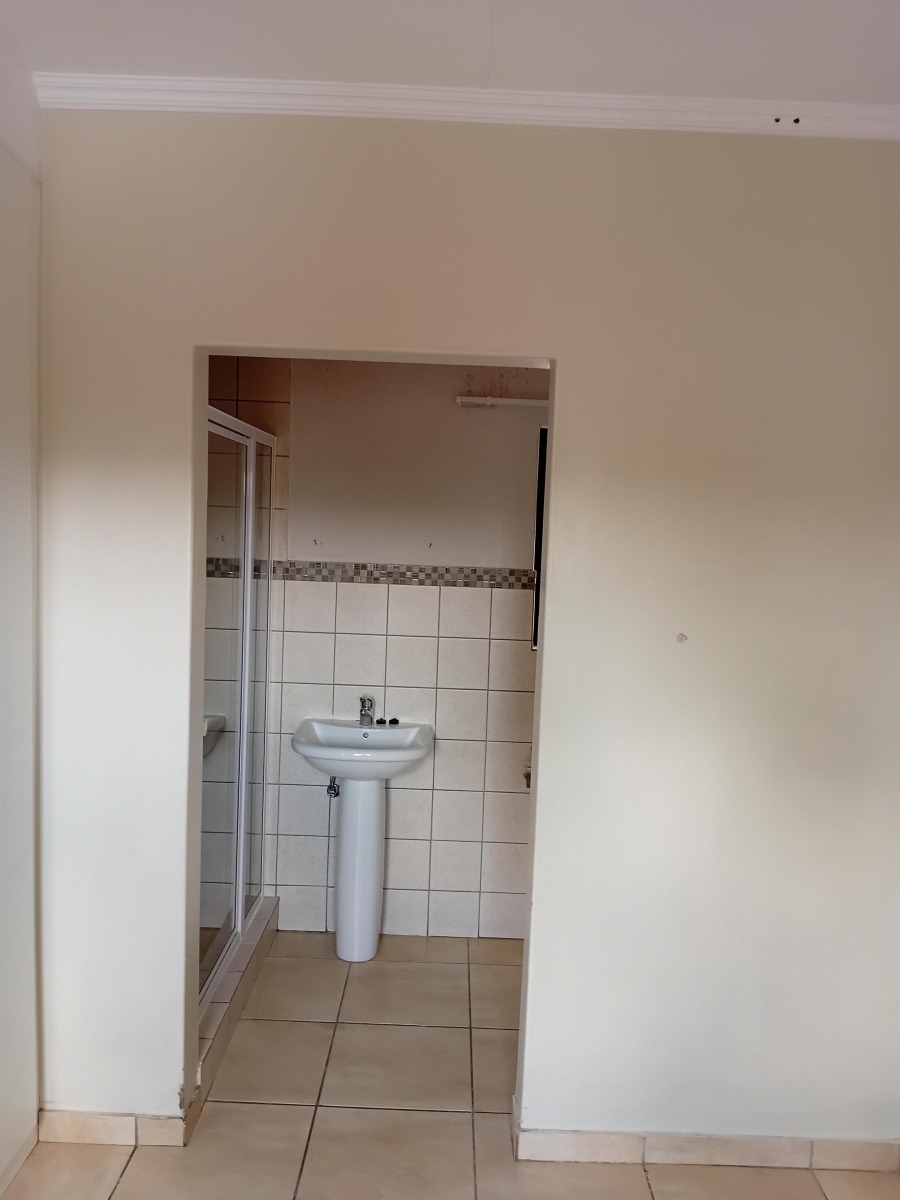 2 Bedroom Property for Sale in Villieria Gauteng