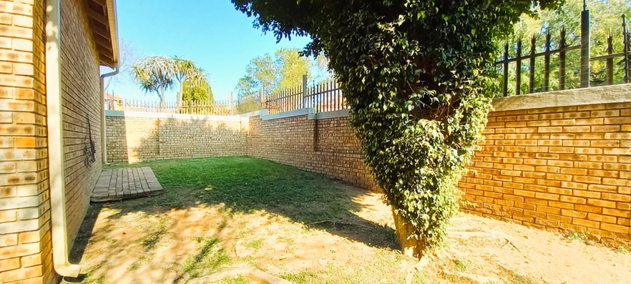 To Let 3 Bedroom Property for Rent in Honeydew Manor Gauteng