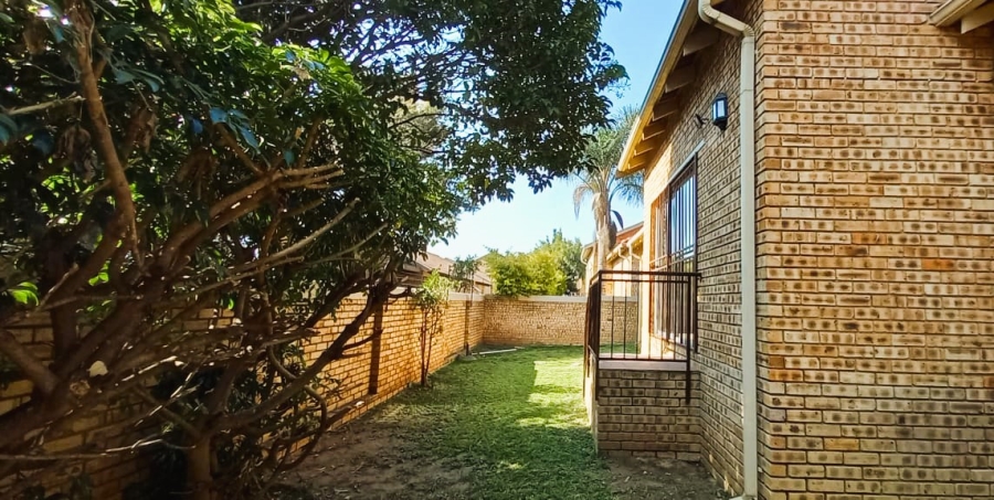 To Let 3 Bedroom Property for Rent in Honeydew Manor Gauteng
